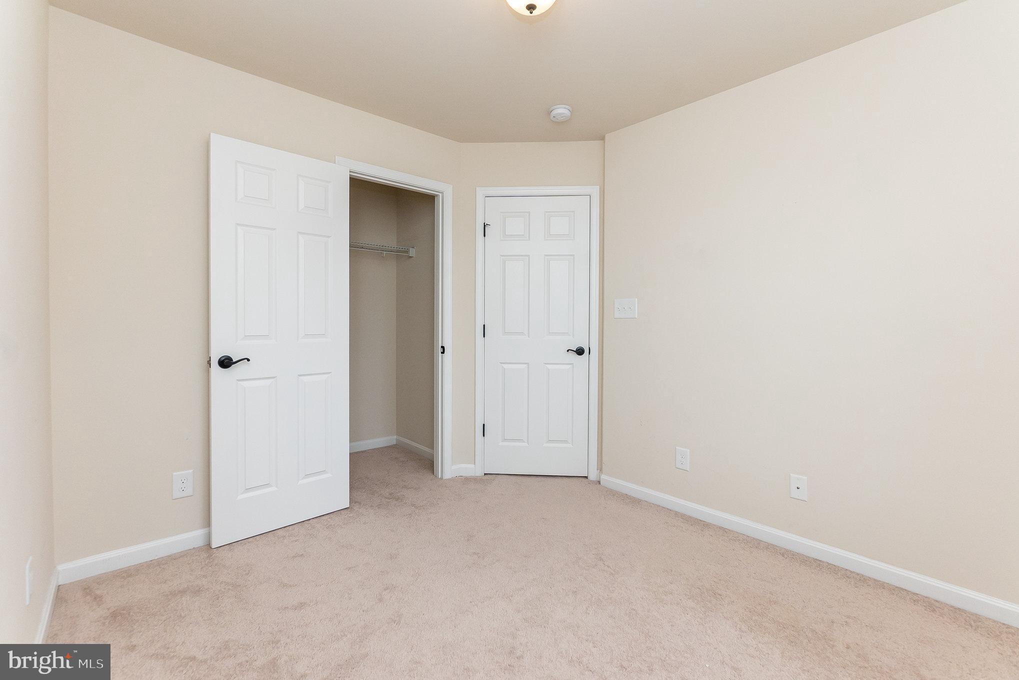 THE TOWNHOMES AT LAKESIDE - Residential