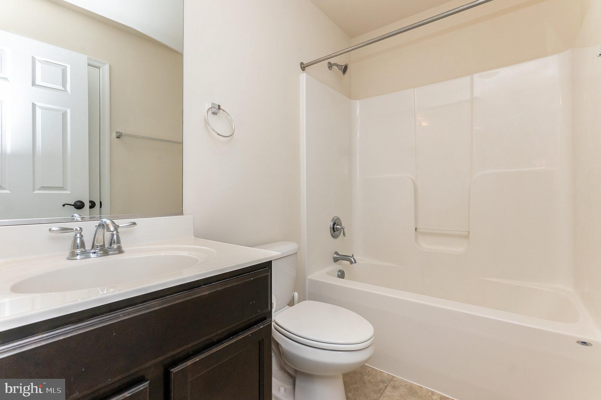 THE TOWNHOMES AT LAKESIDE - Residential