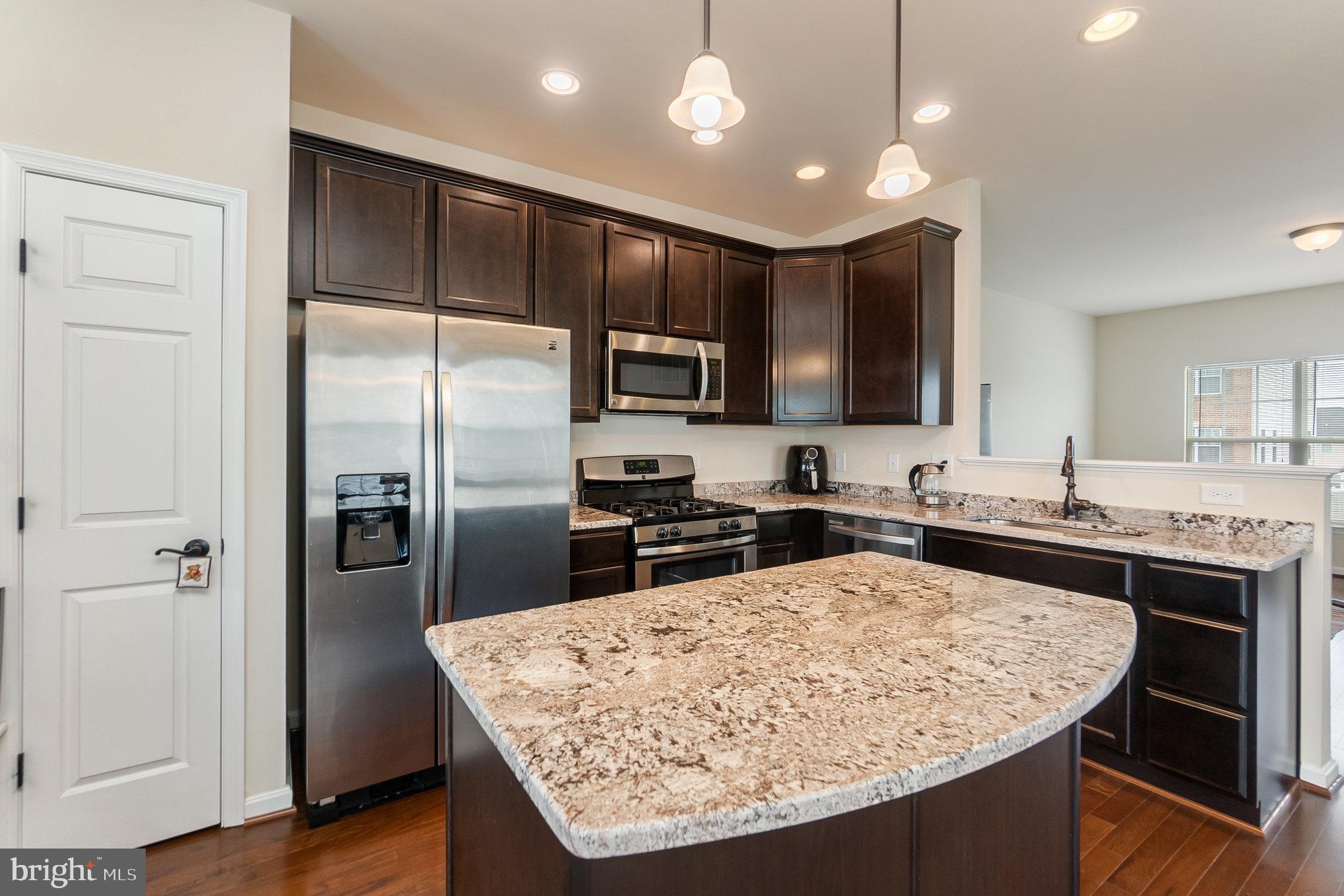 THE TOWNHOMES AT LAKESIDE - Residential