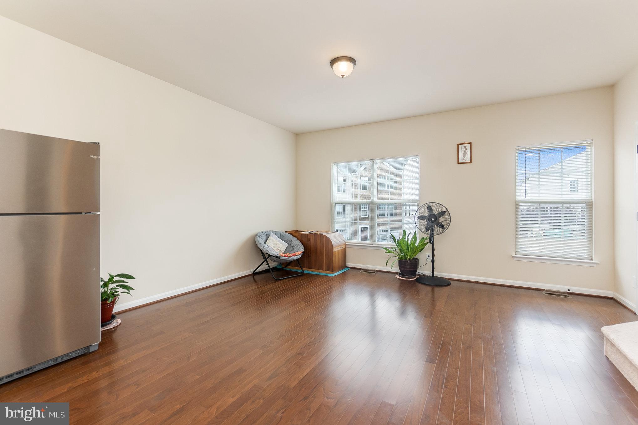 THE TOWNHOMES AT LAKESIDE - Residential