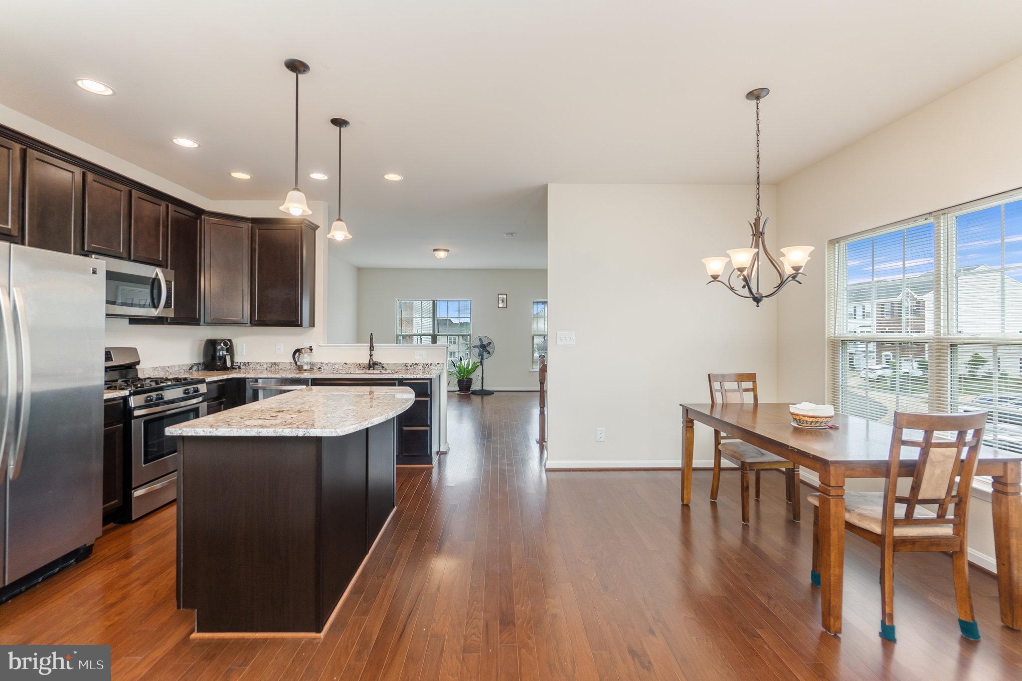THE TOWNHOMES AT LAKESIDE - Residential