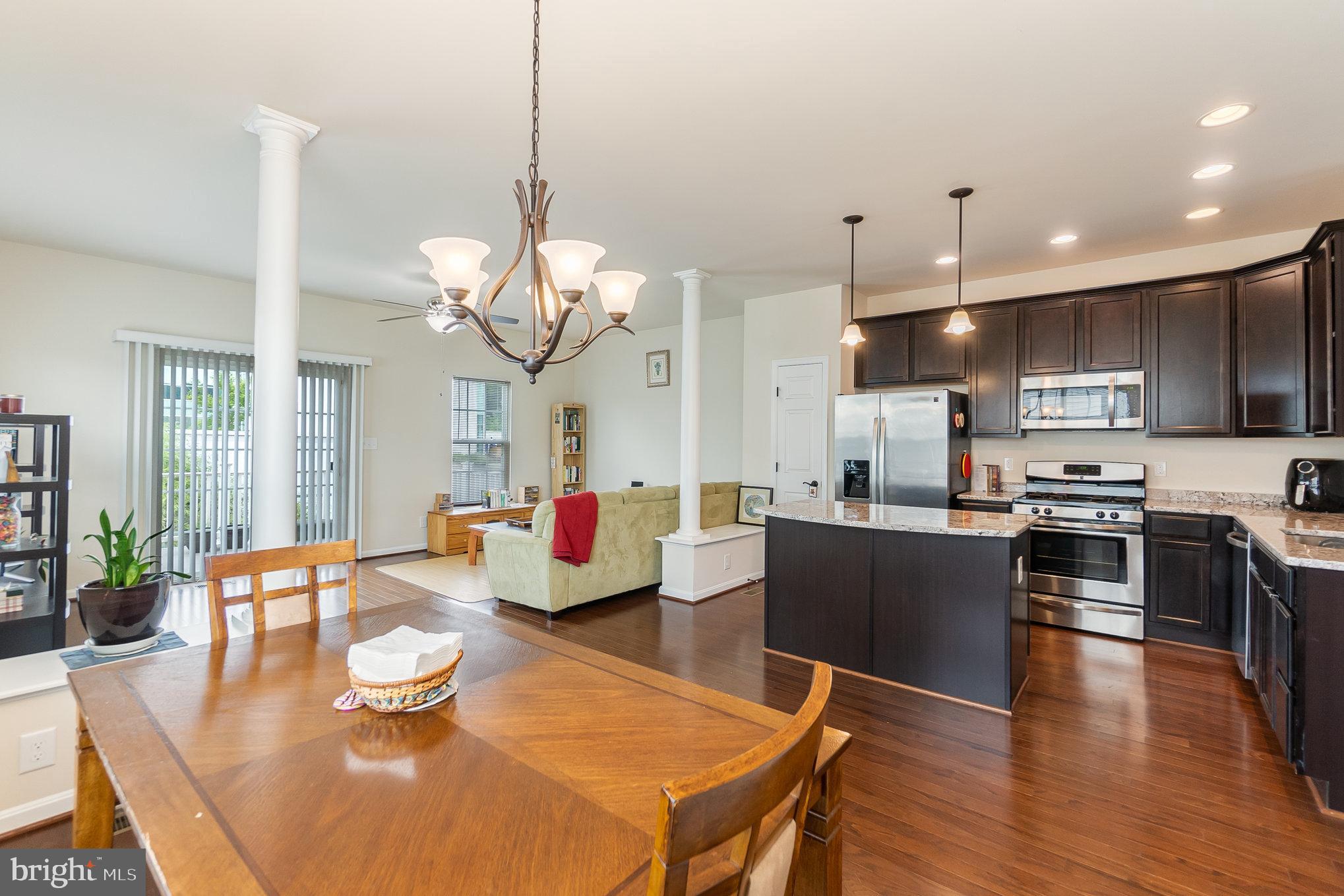THE TOWNHOMES AT LAKESIDE - Residential