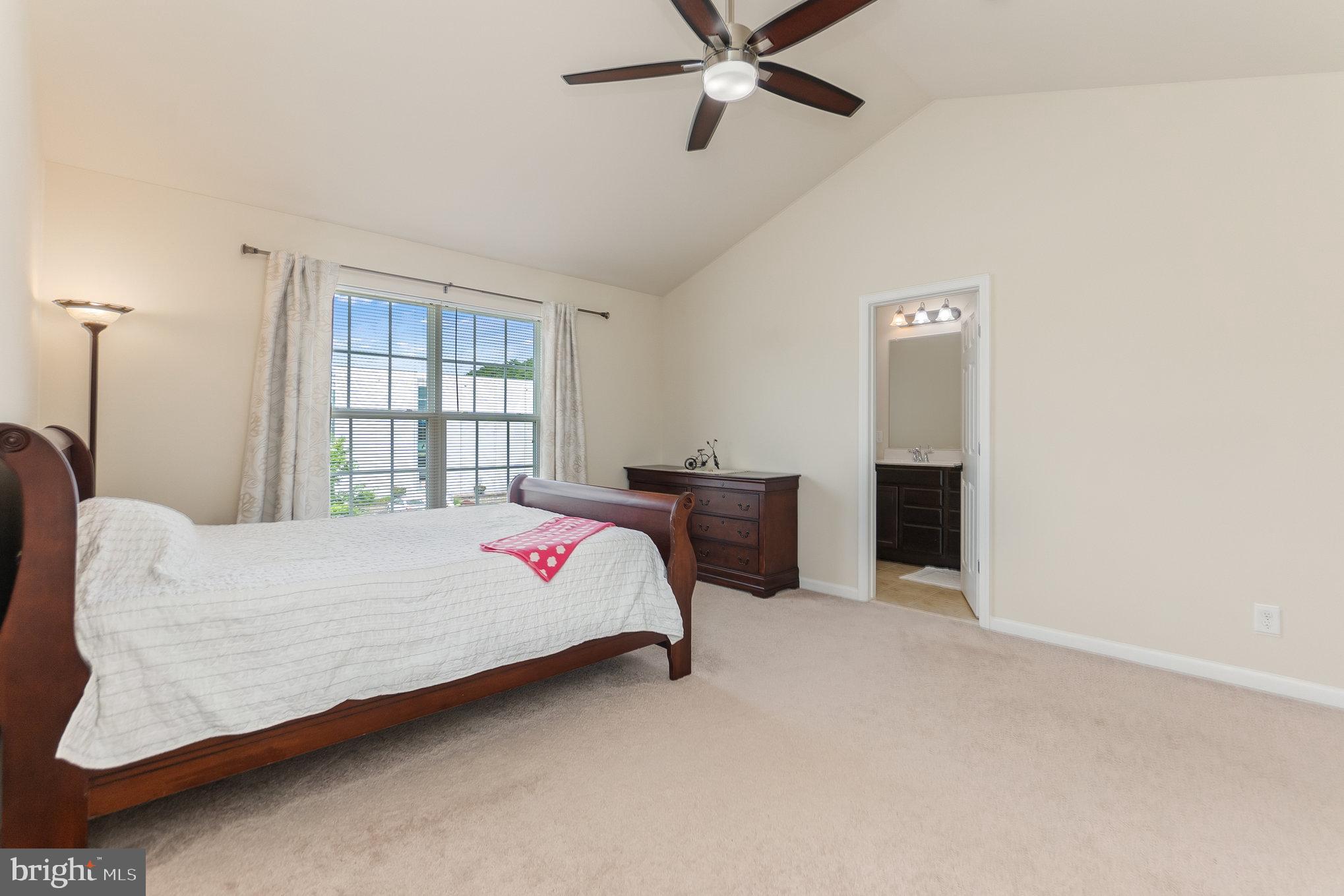THE TOWNHOMES AT LAKESIDE - Residential