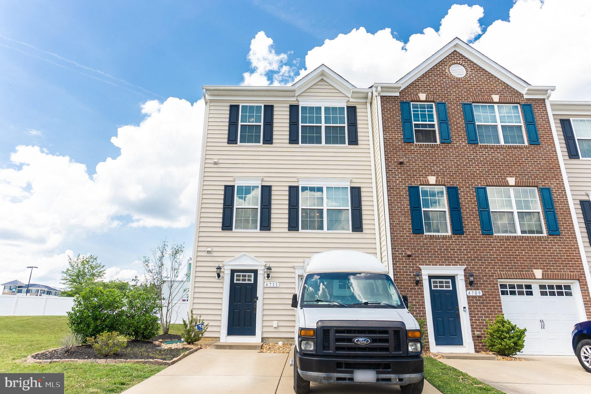 THE TOWNHOMES AT LAKESIDE - Residential
