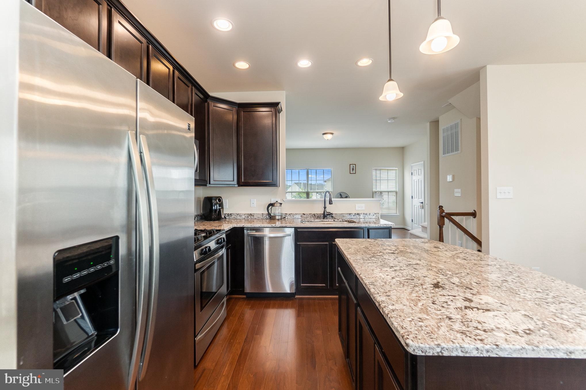 THE TOWNHOMES AT LAKESIDE - Residential