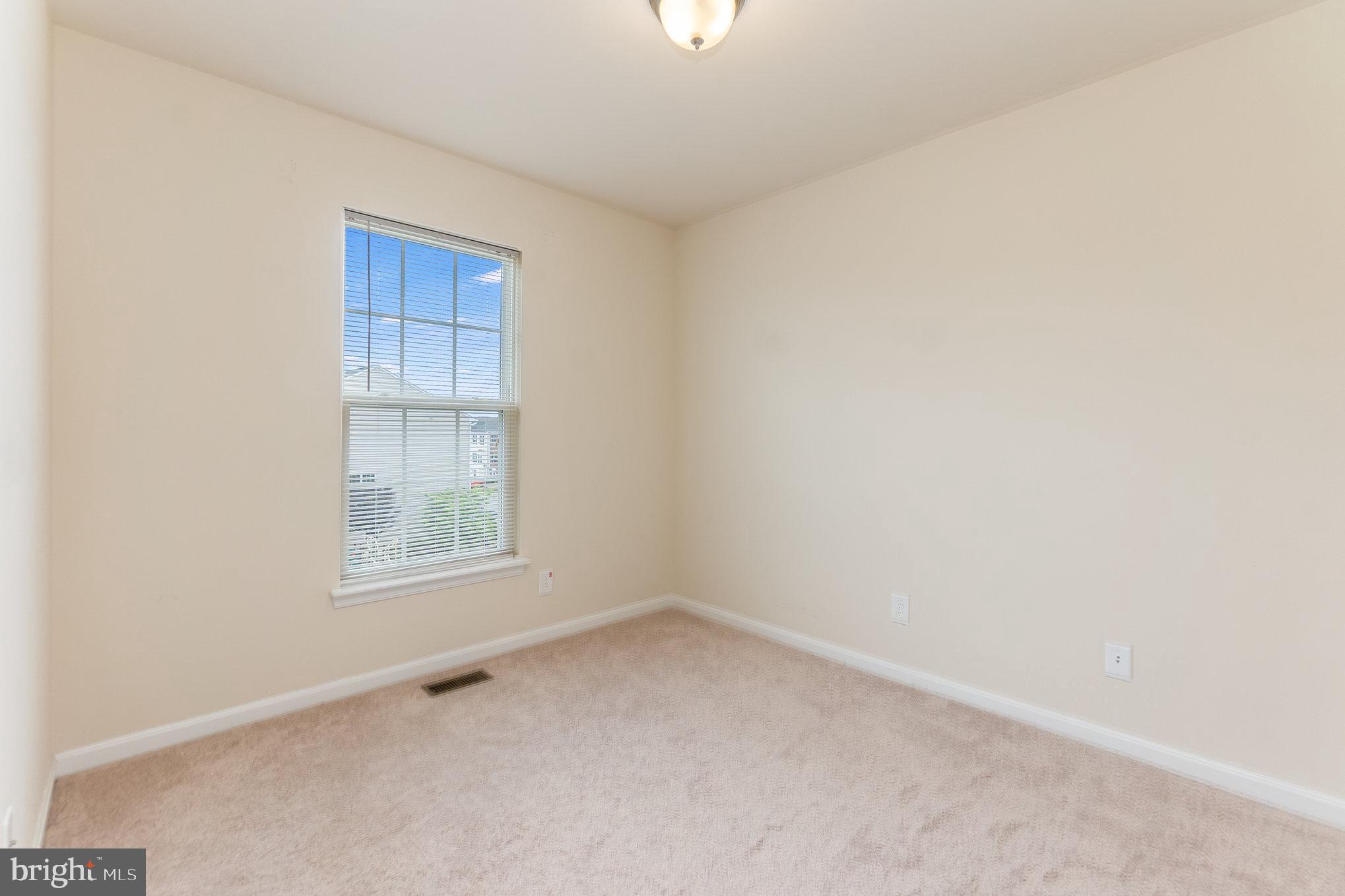 THE TOWNHOMES AT LAKESIDE - Residential