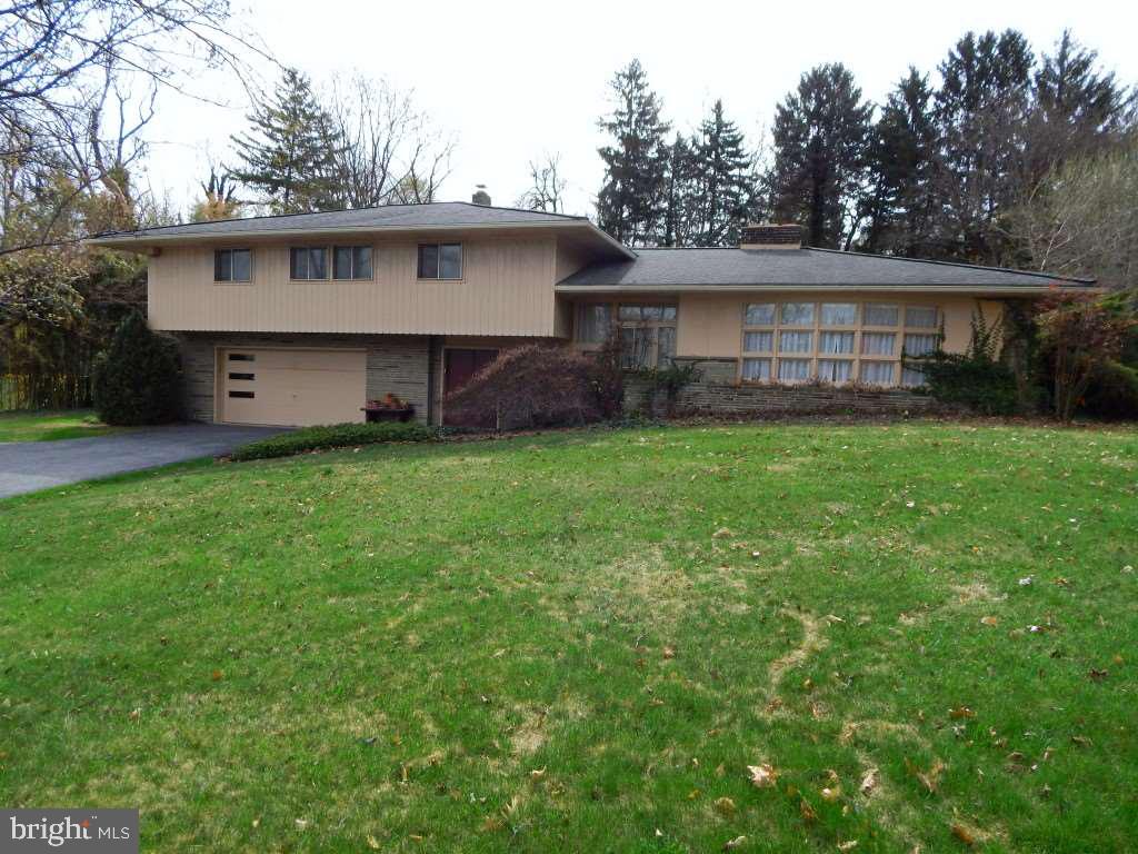 Light and bright, Mid Century split level in desirable Wyndham Hills. Amenities include hardwood floors, tile bathrooms, two fireplace and generous room sizes. Home needs TLC as reflected in the listing price. Listing agent is related to the sellers.