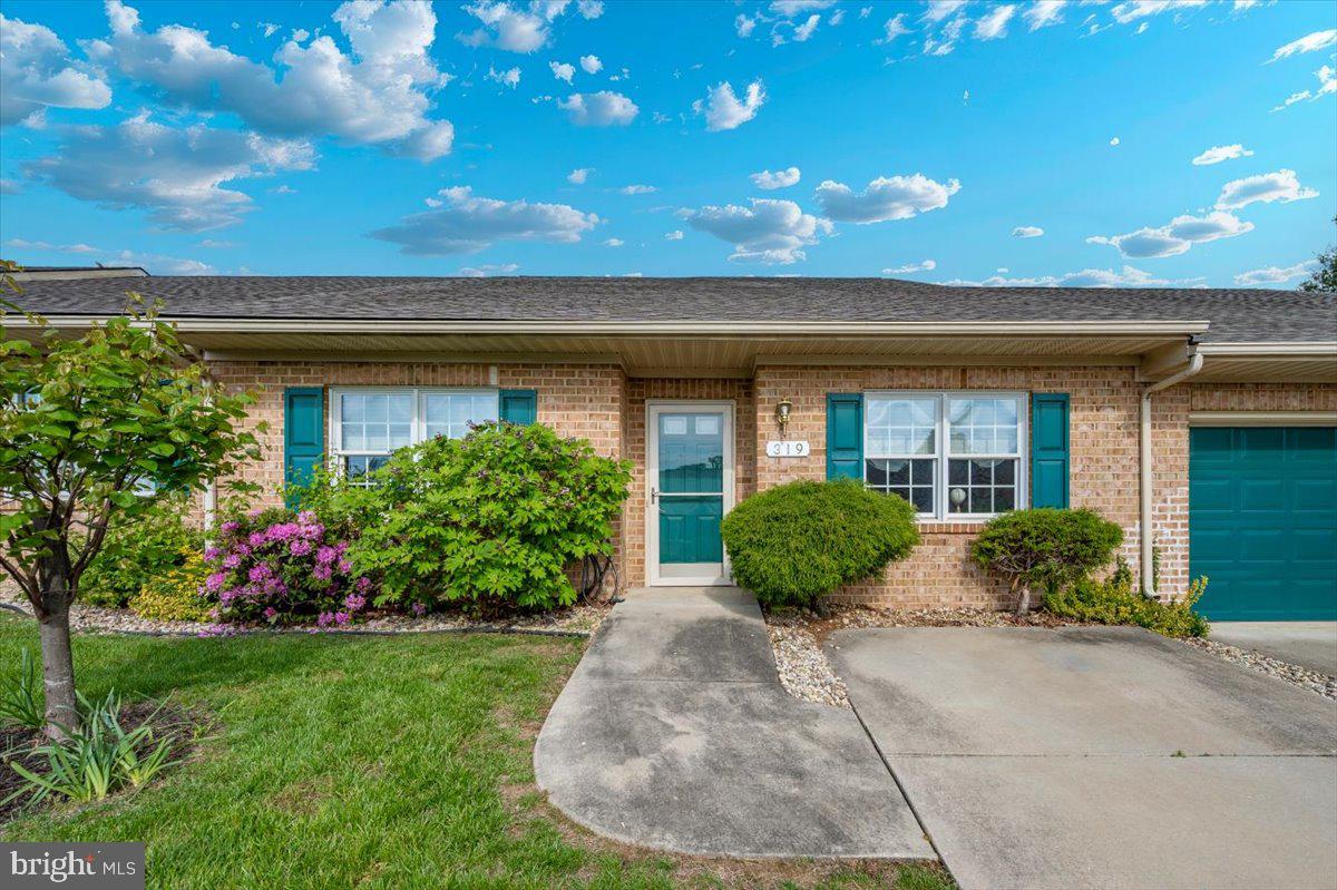 SUMMERLAND MANOR - Residential