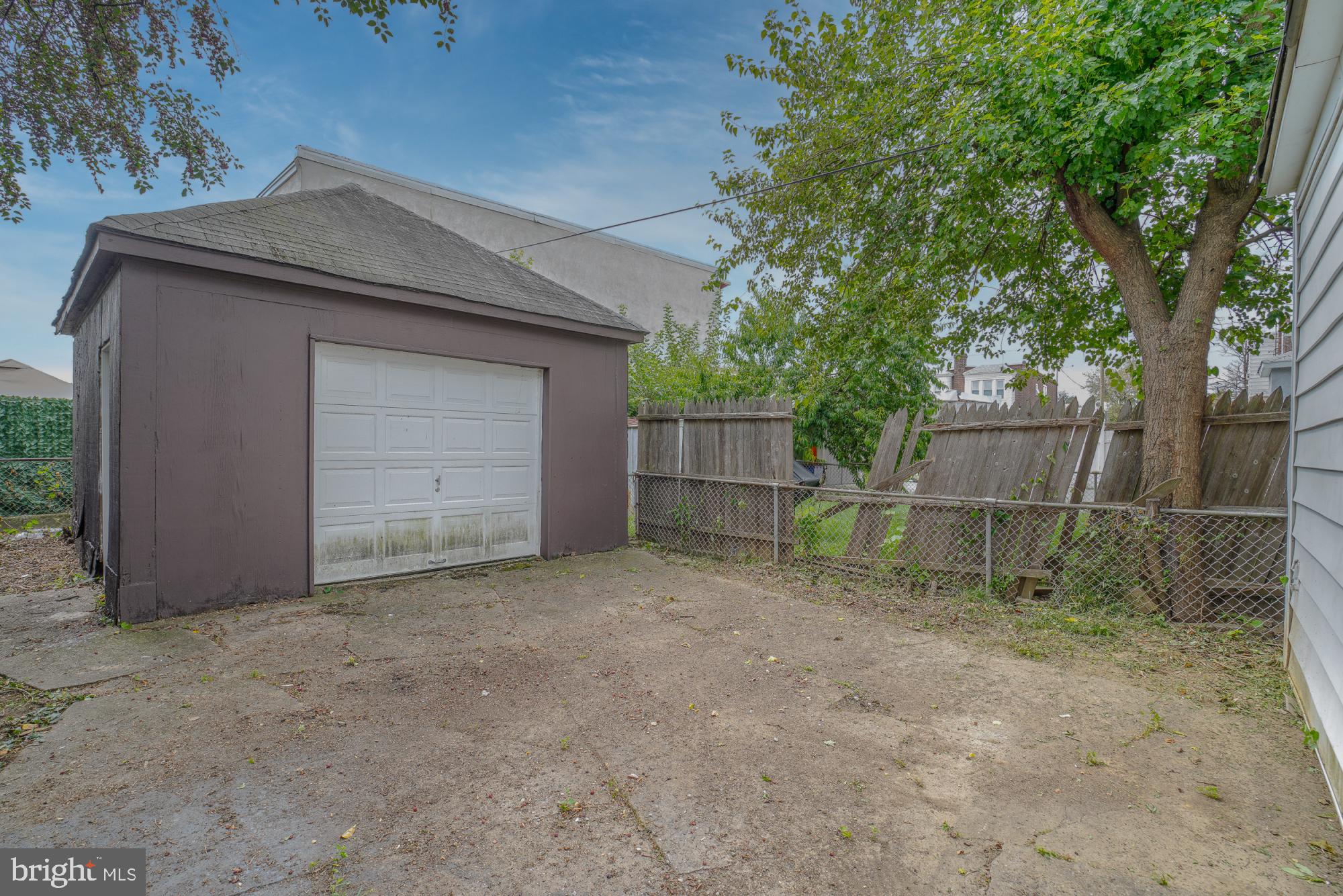 LAWNCREST - Residential