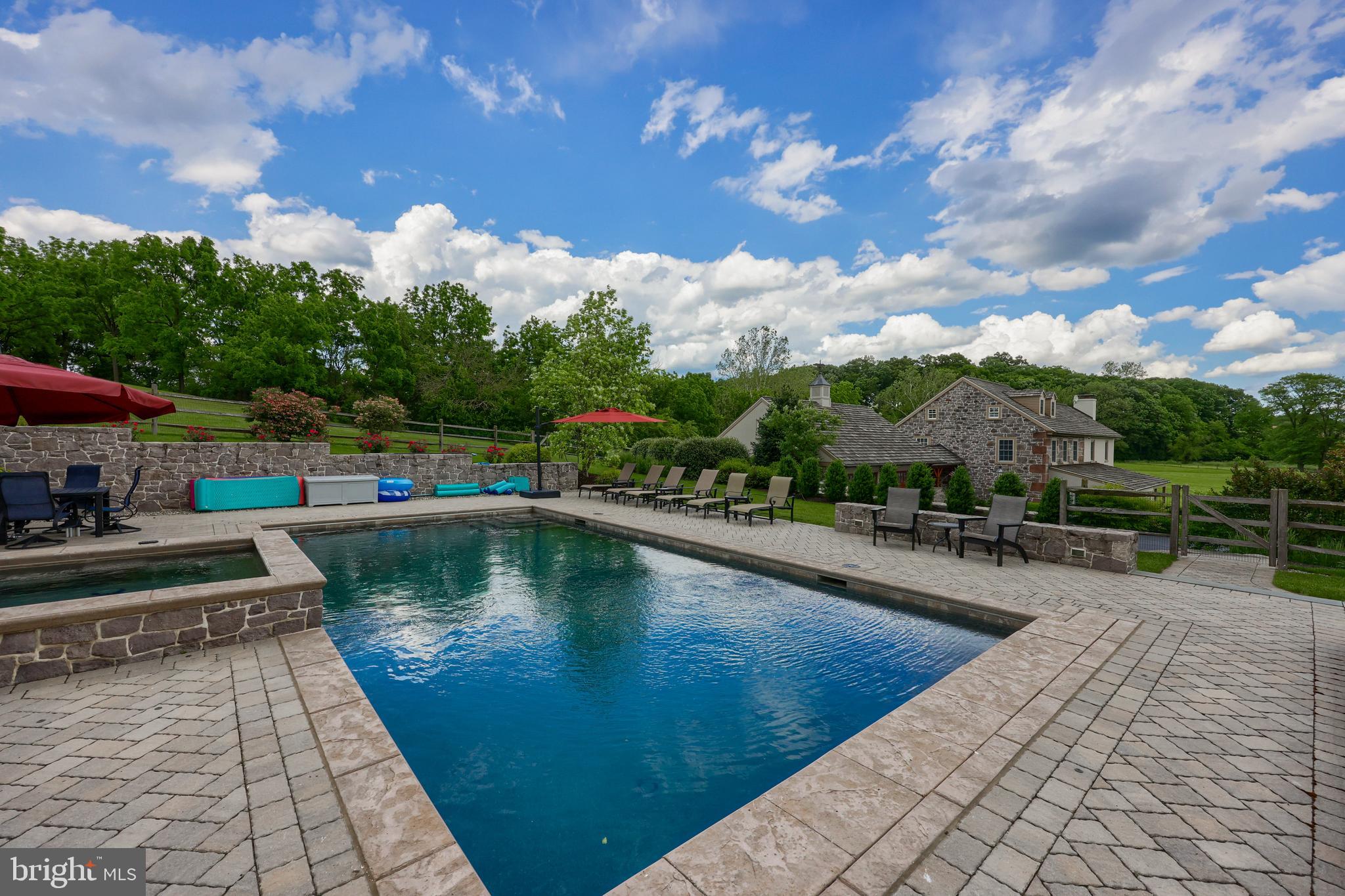 CAERNARVON TWP - Residential