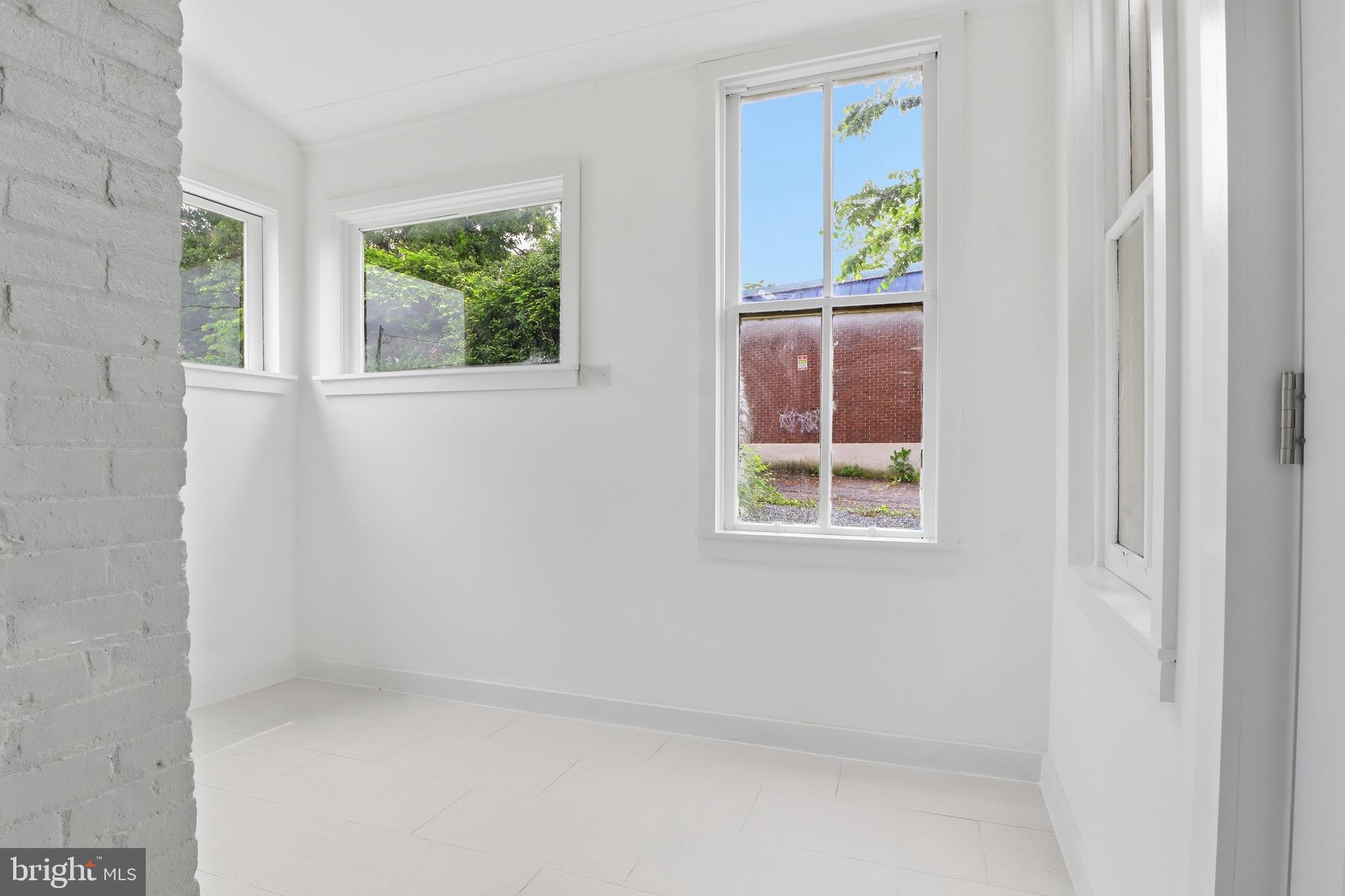SOUTH WEST LANCASTER - Residential