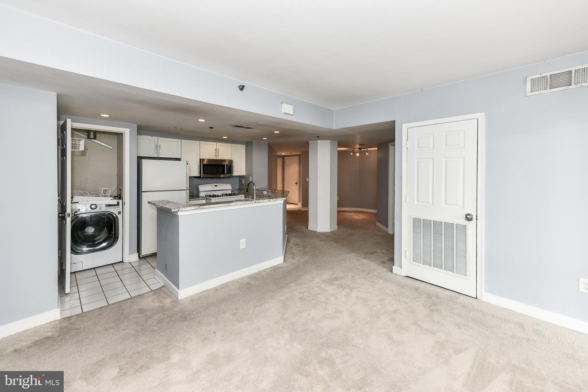 WINDSOR PLAZA - Residential Lease