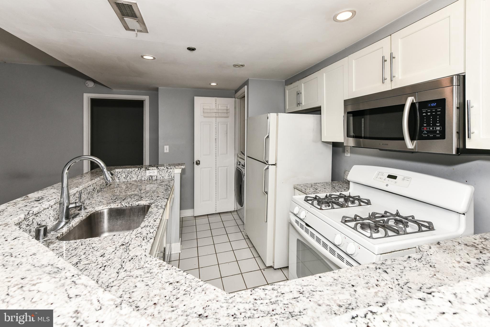WINDSOR PLAZA - Residential Lease