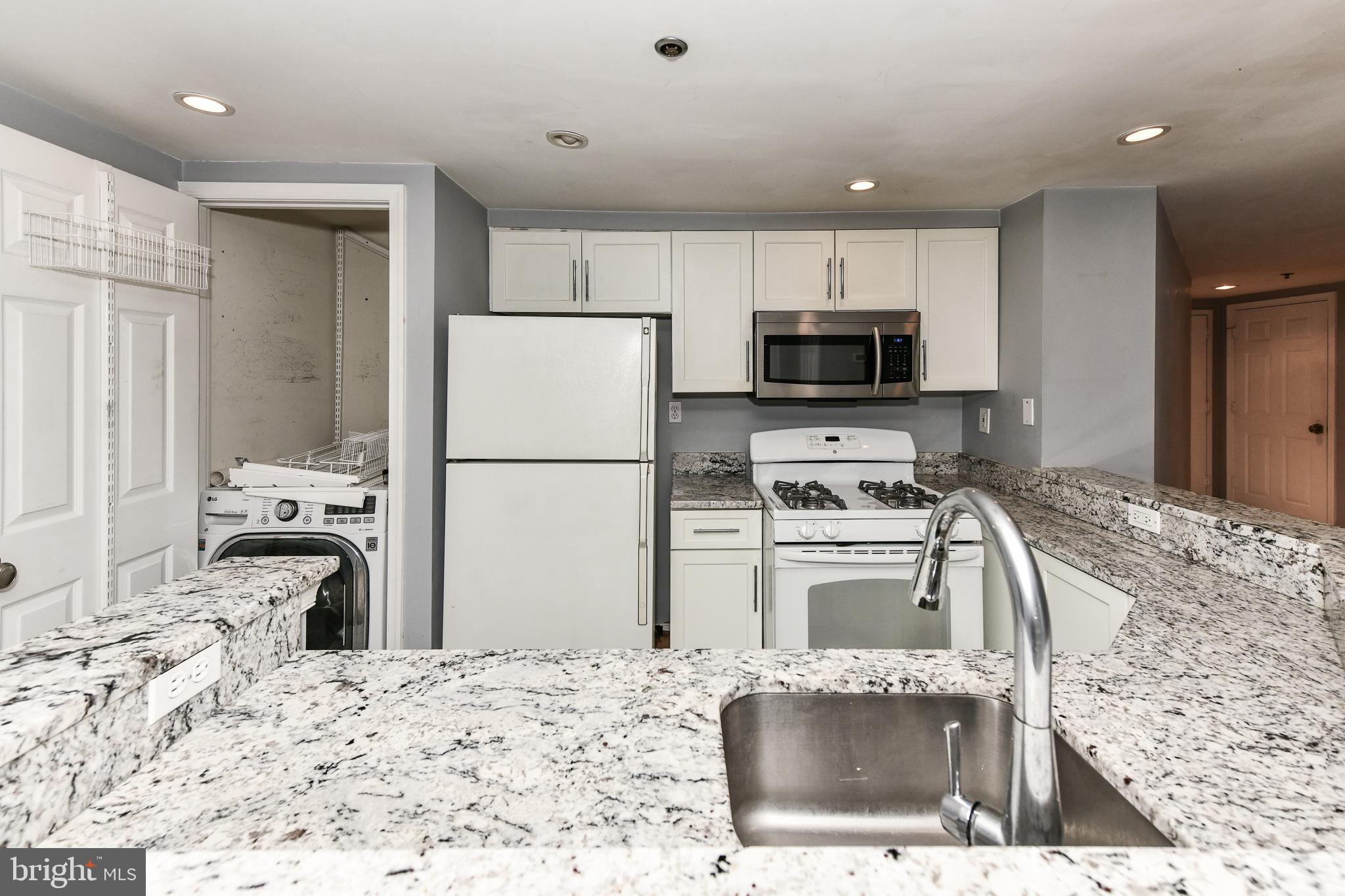 WINDSOR PLAZA - Residential Lease
