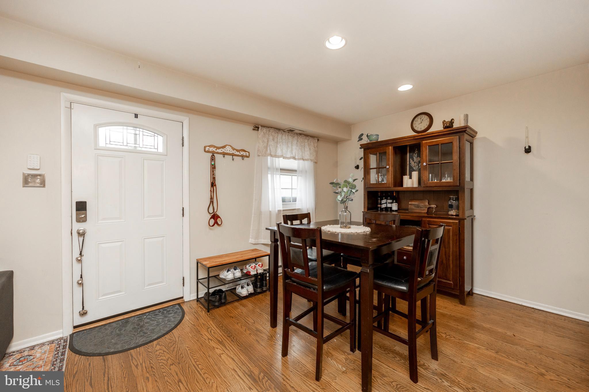 COLONIAL MEWS - Residential