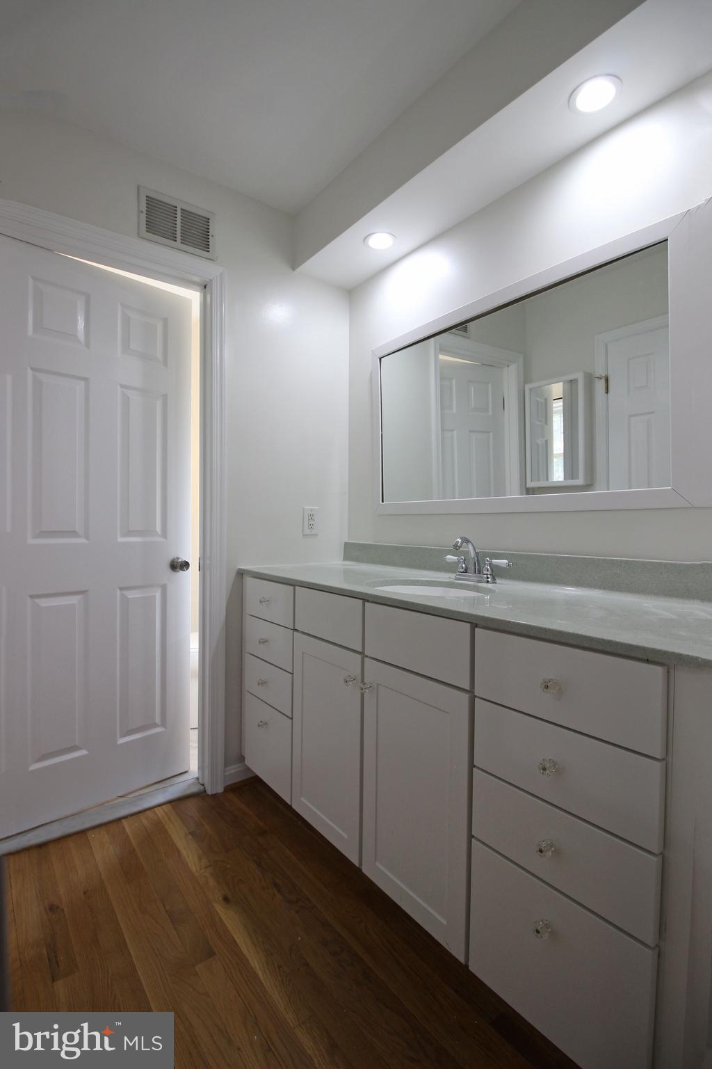 HOLLIN GLEN - Residential Lease