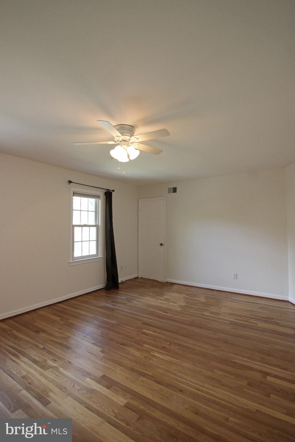 HOLLIN GLEN - Residential Lease