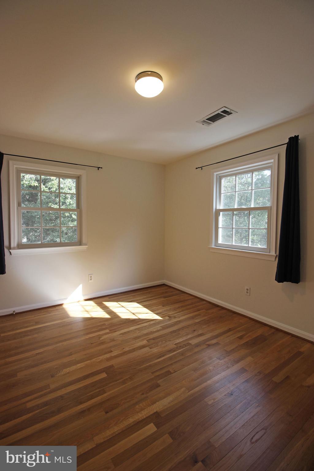 HOLLIN GLEN - Residential Lease