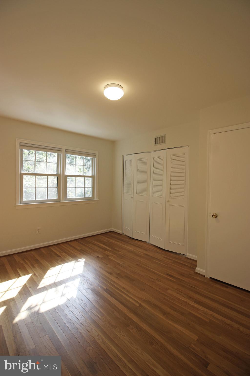 HOLLIN GLEN - Residential Lease