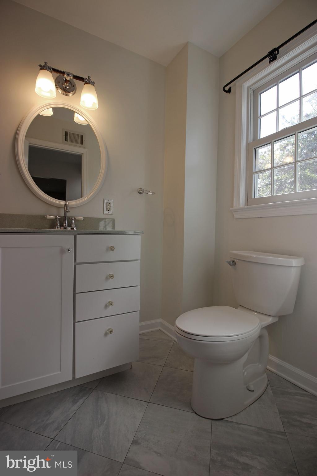 HOLLIN GLEN - Residential Lease