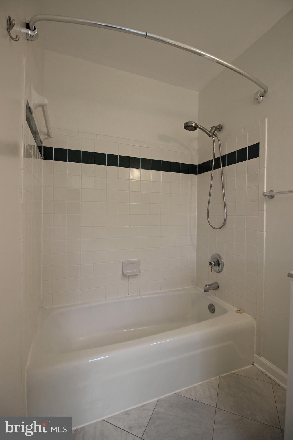 HOLLIN GLEN - Residential Lease