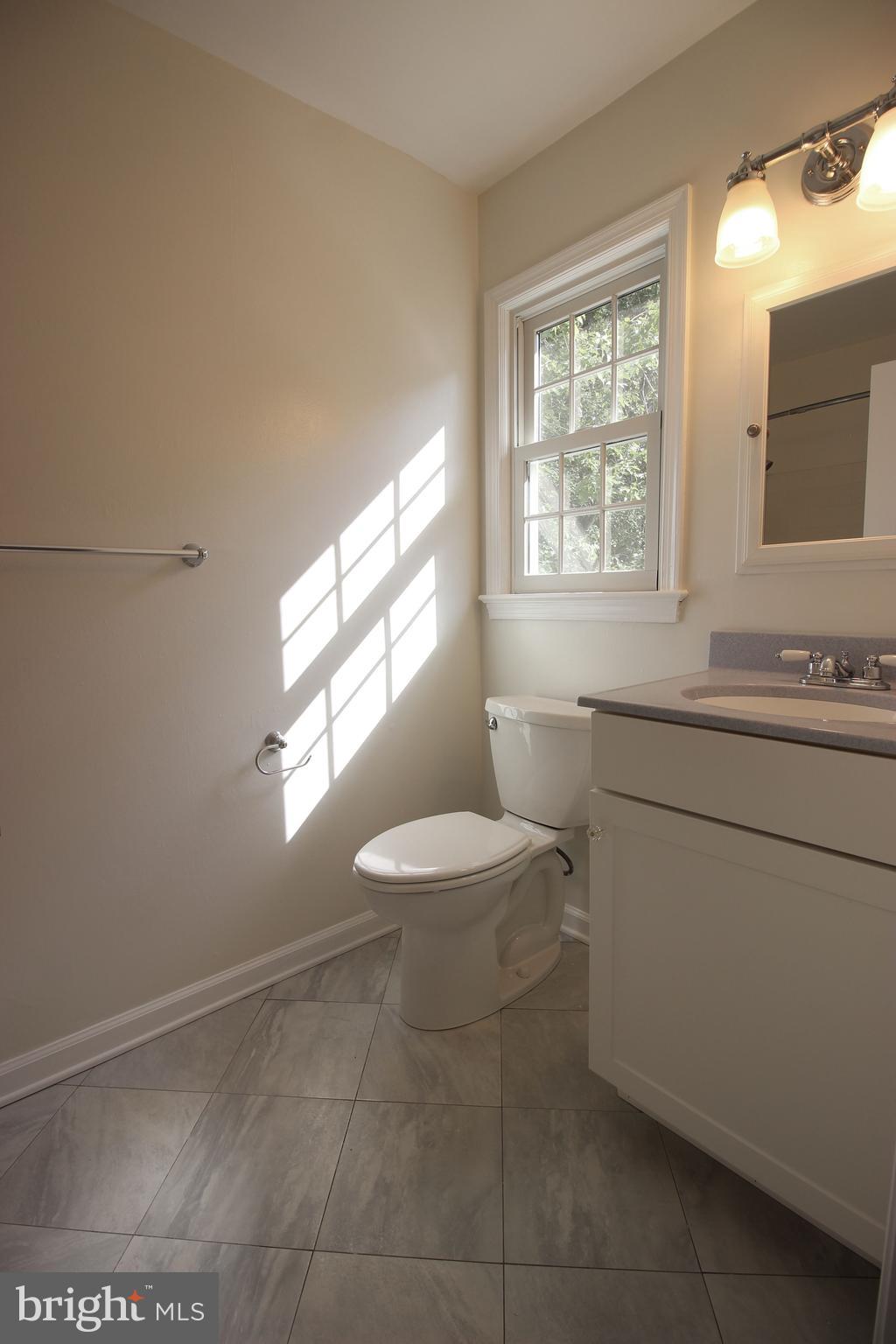 HOLLIN GLEN - Residential Lease