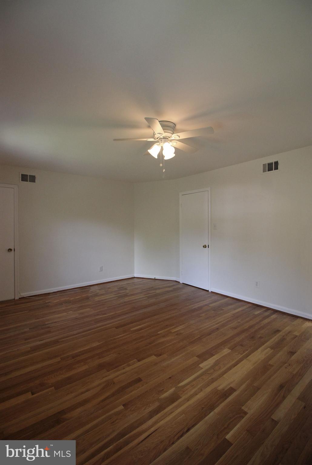 HOLLIN GLEN - Residential Lease