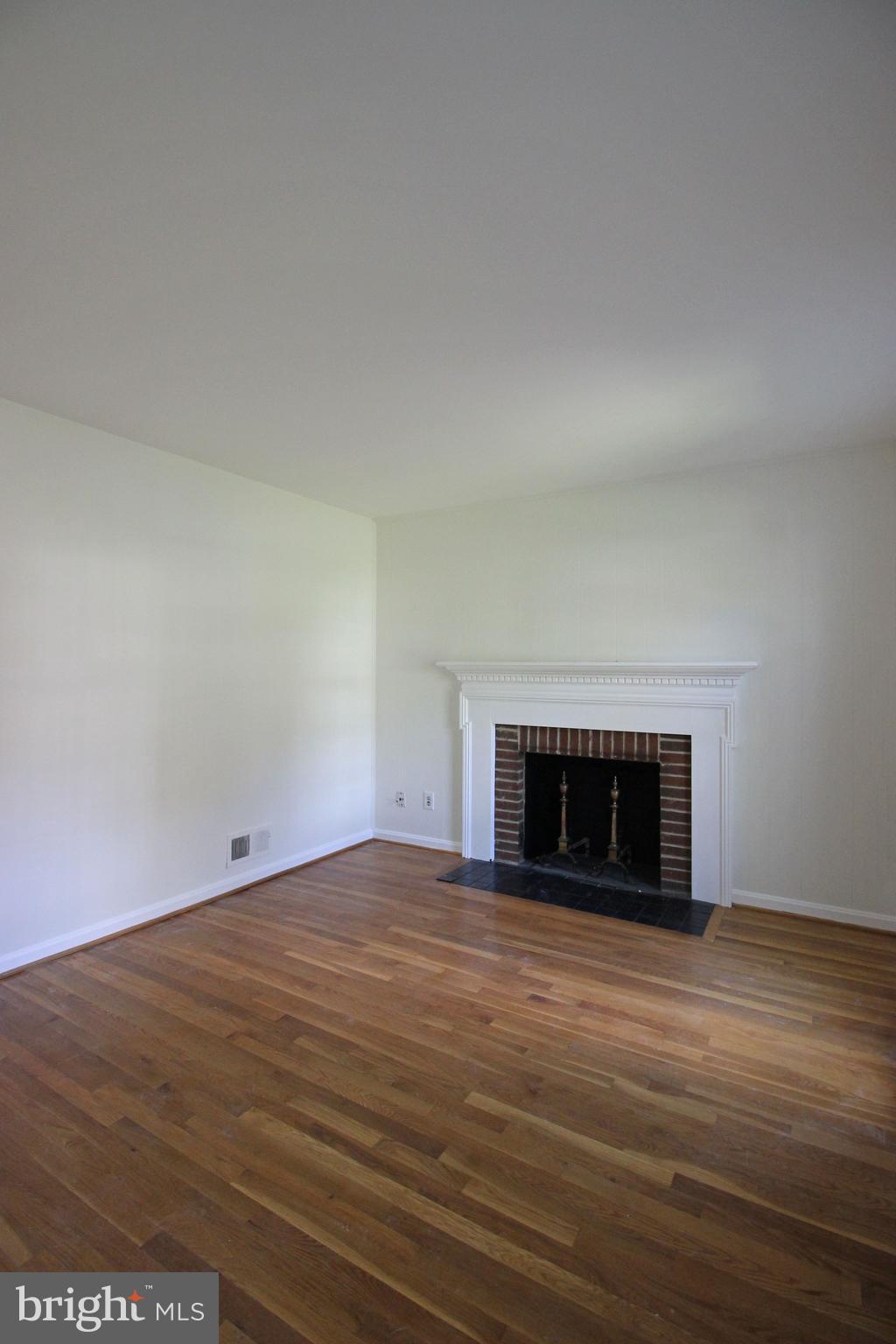 HOLLIN GLEN - Residential Lease