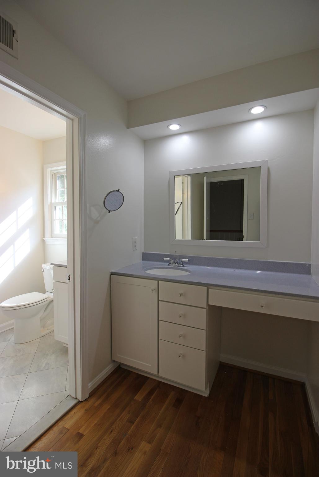 HOLLIN GLEN - Residential Lease