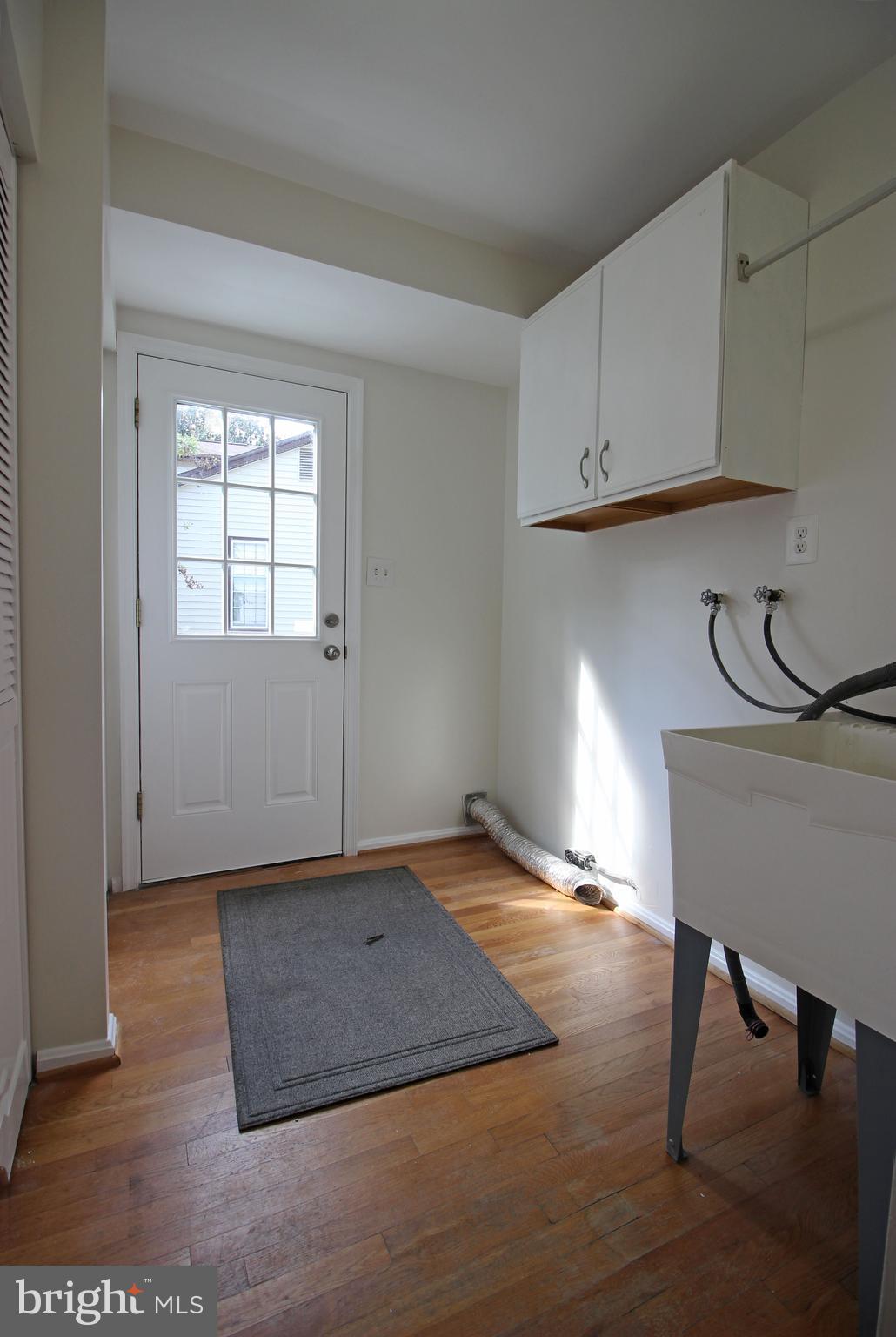 HOLLIN GLEN - Residential Lease