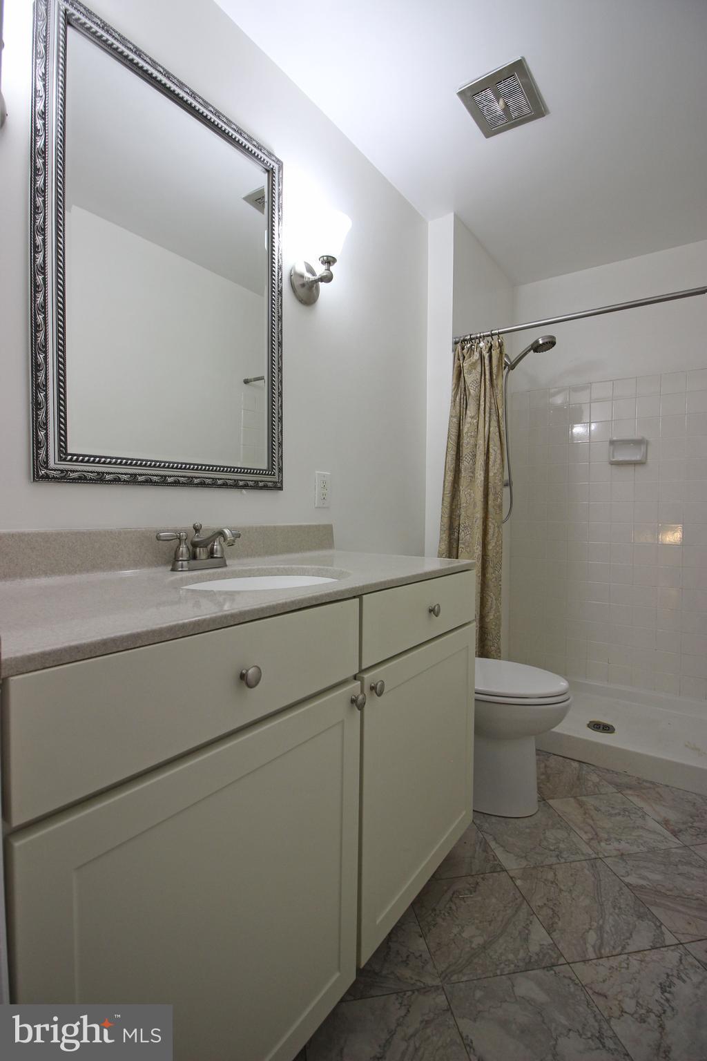 HOLLIN GLEN - Residential Lease