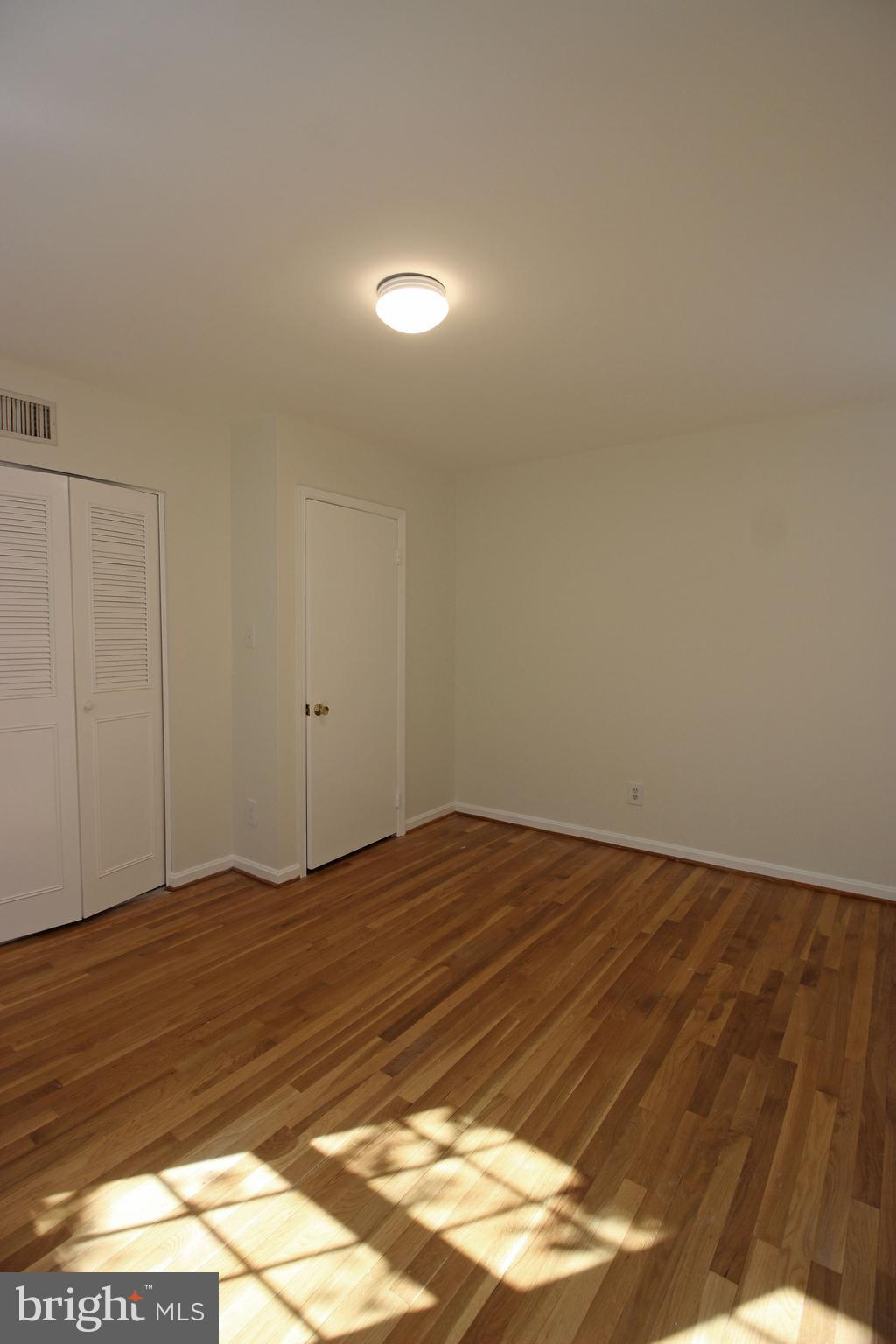 HOLLIN GLEN - Residential Lease