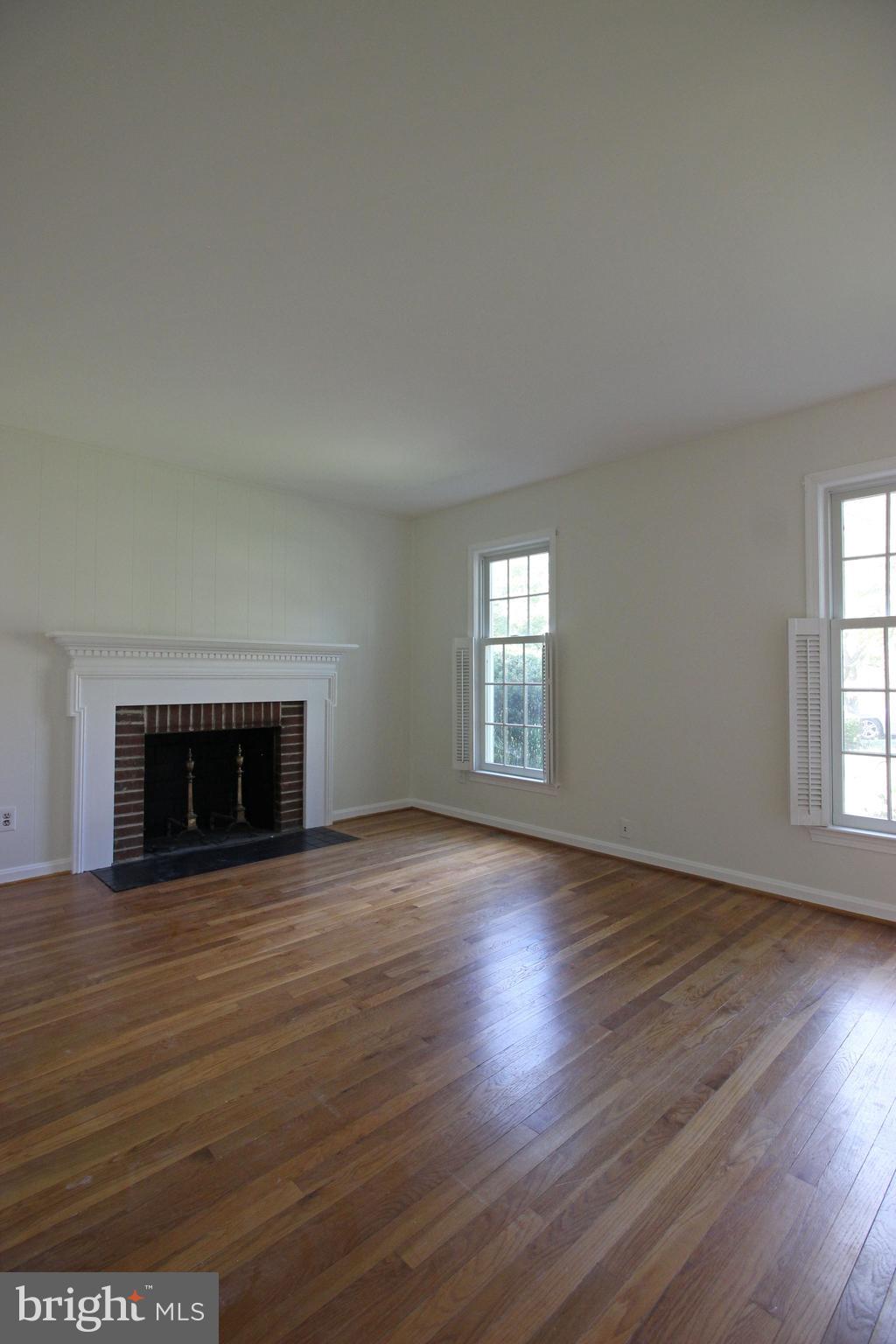 HOLLIN GLEN - Residential Lease