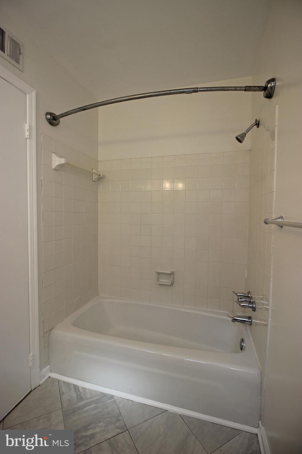 HOLLIN GLEN - Residential Lease