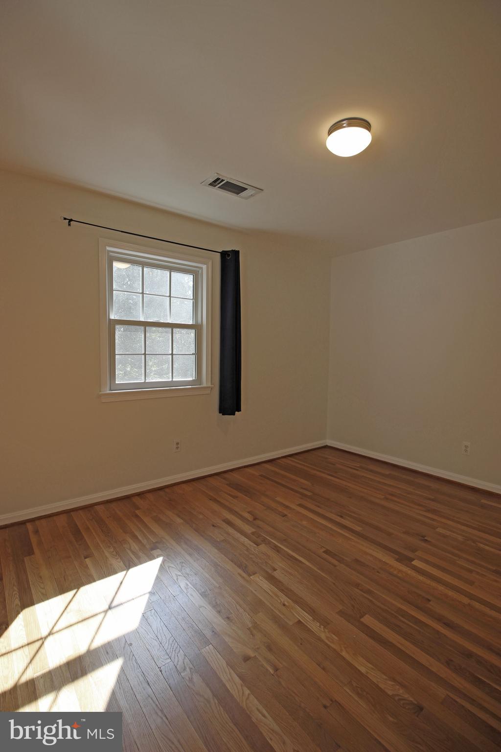 HOLLIN GLEN - Residential Lease