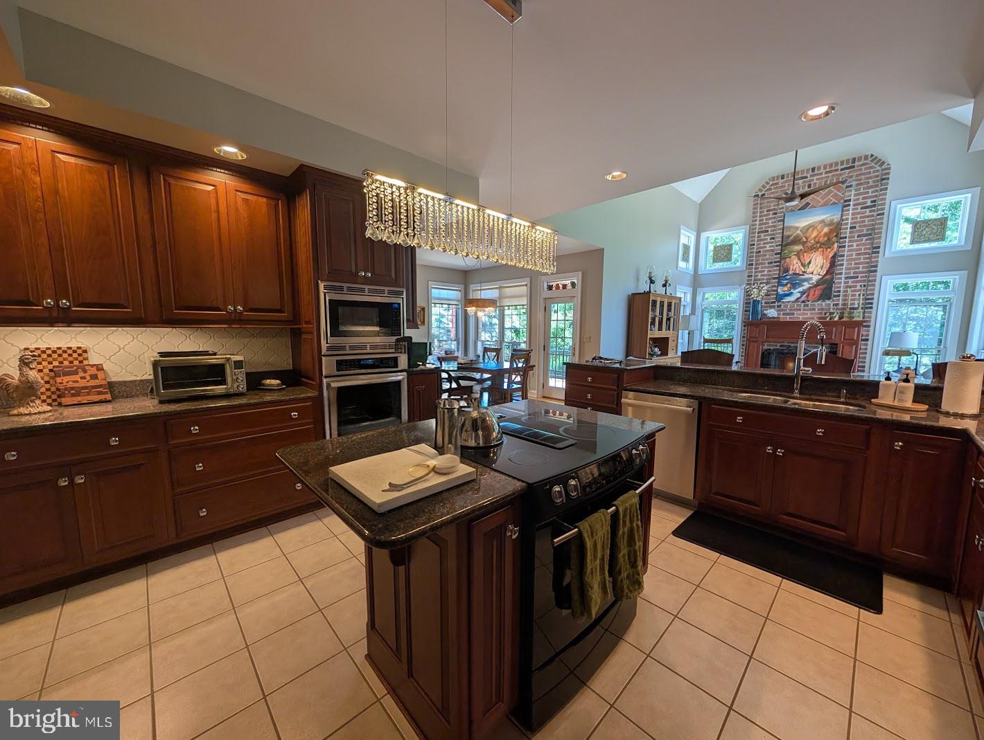 RICH VALLEY MANOR - Residential