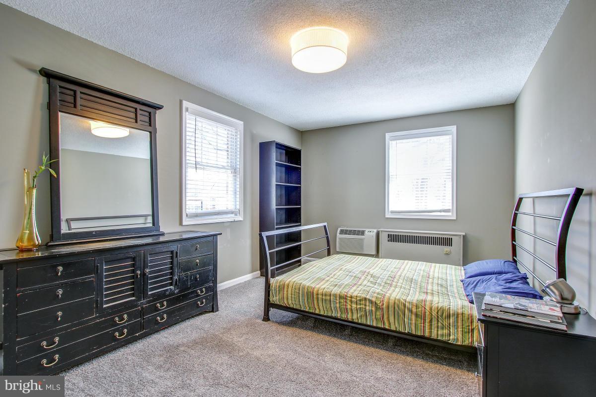 ARLINGTON OAKS - Residential