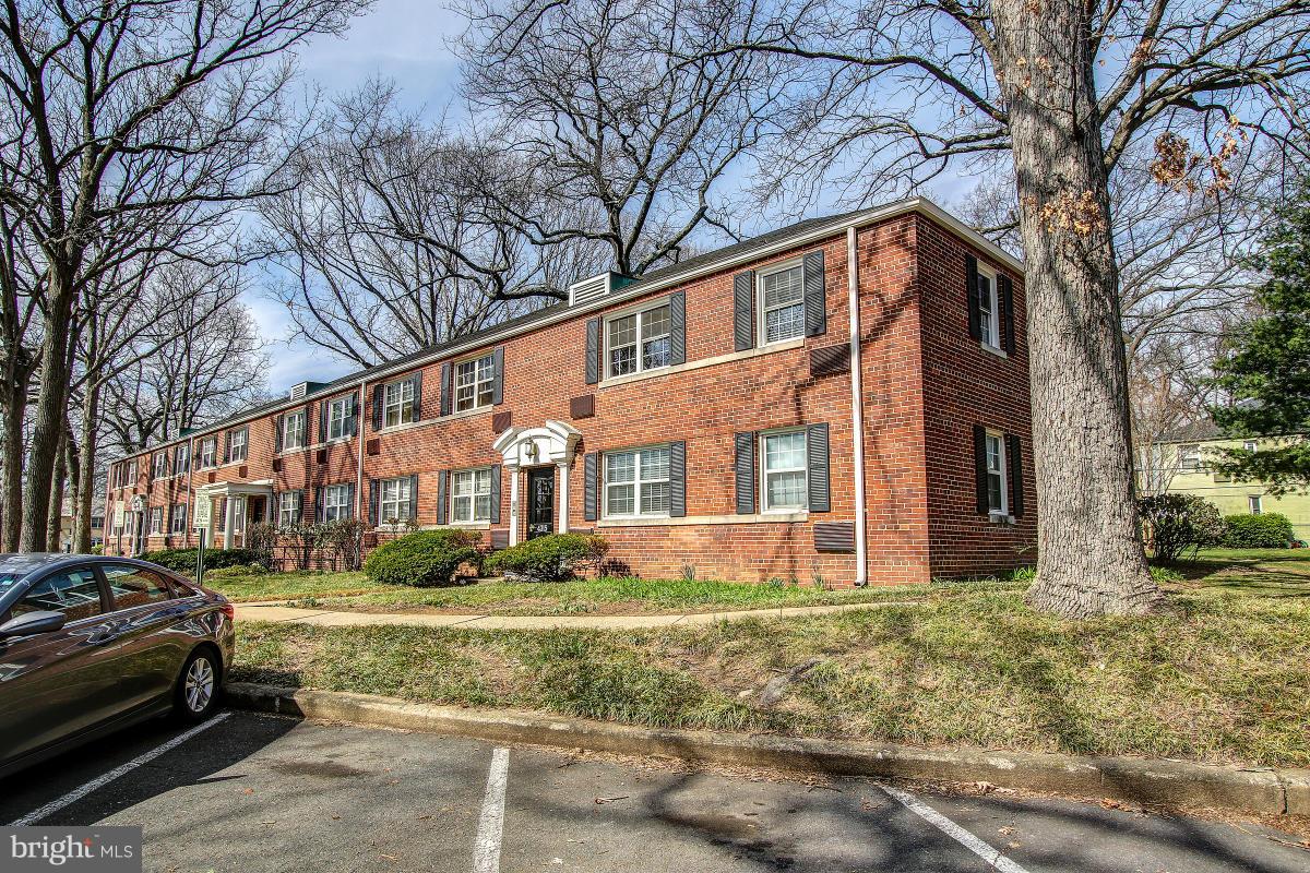 ARLINGTON OAKS - Residential