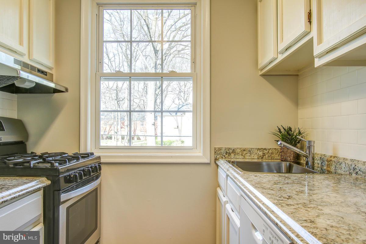 ARLINGTON OAKS - Residential