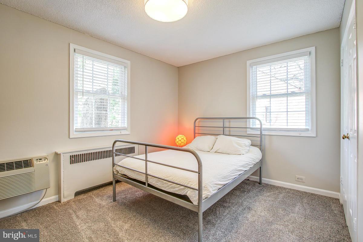 ARLINGTON OAKS - Residential