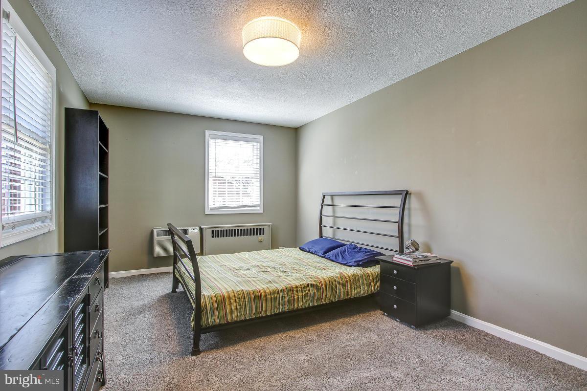 ARLINGTON OAKS - Residential