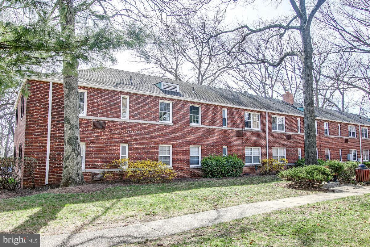 ARLINGTON OAKS - Residential