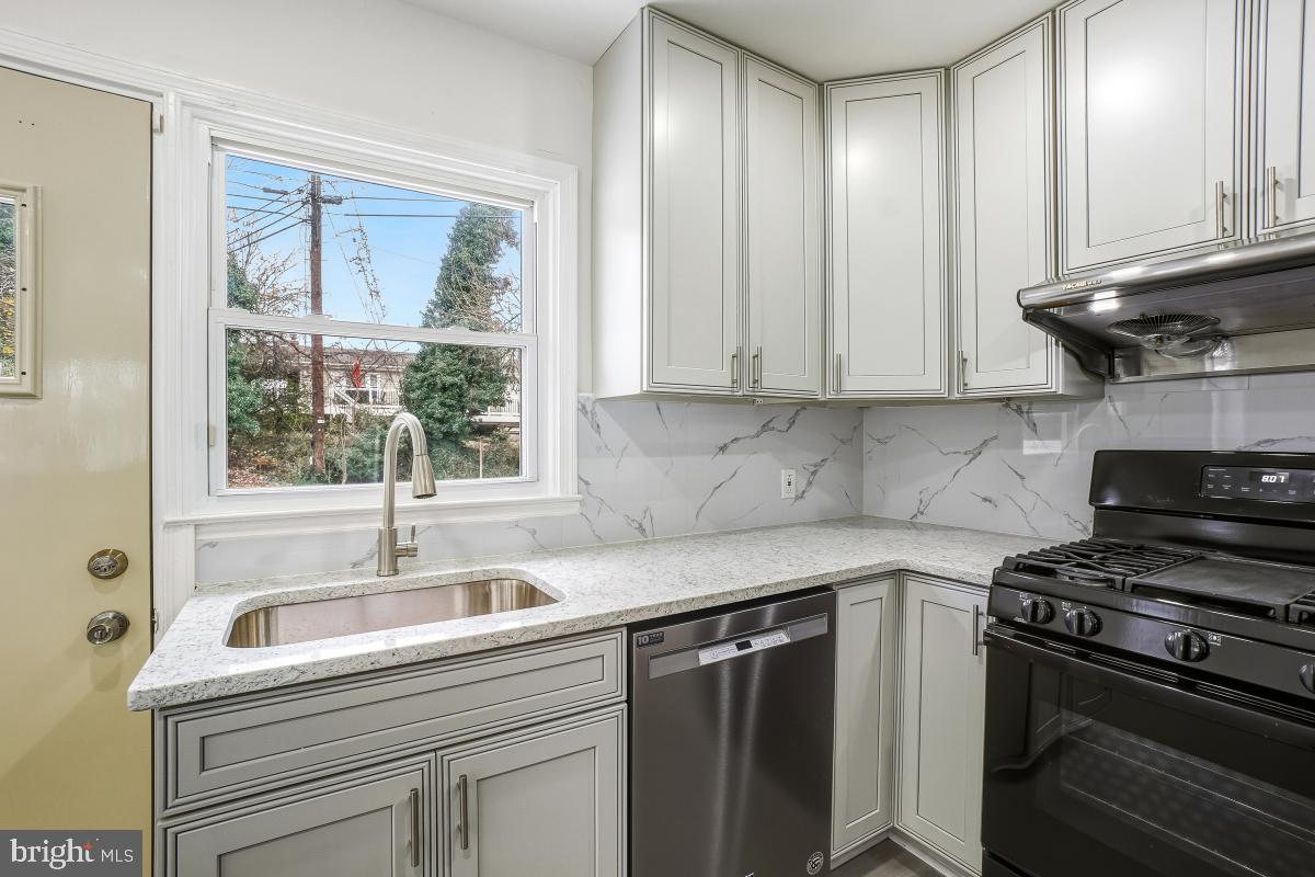 THORNEWOOD PARK - Residential