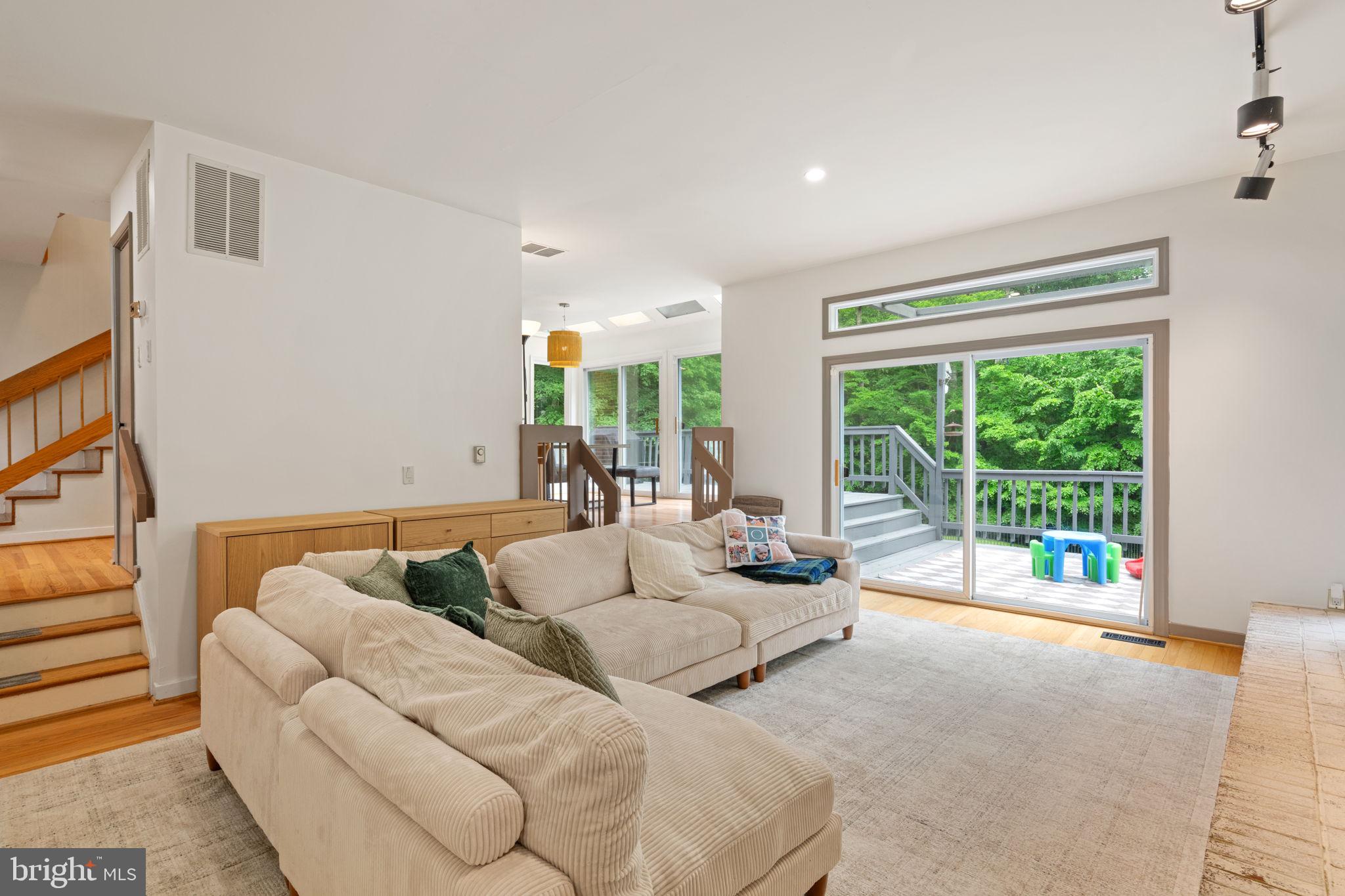DOMINION VALLEY HUNT - Residential