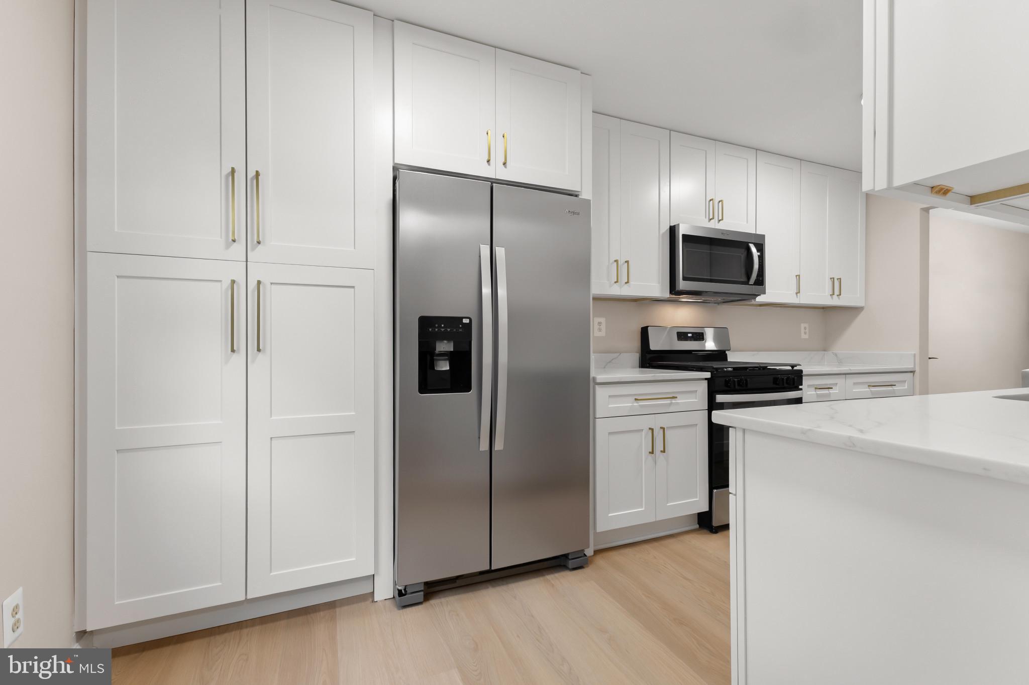 LONDON TOWNE - Residential
