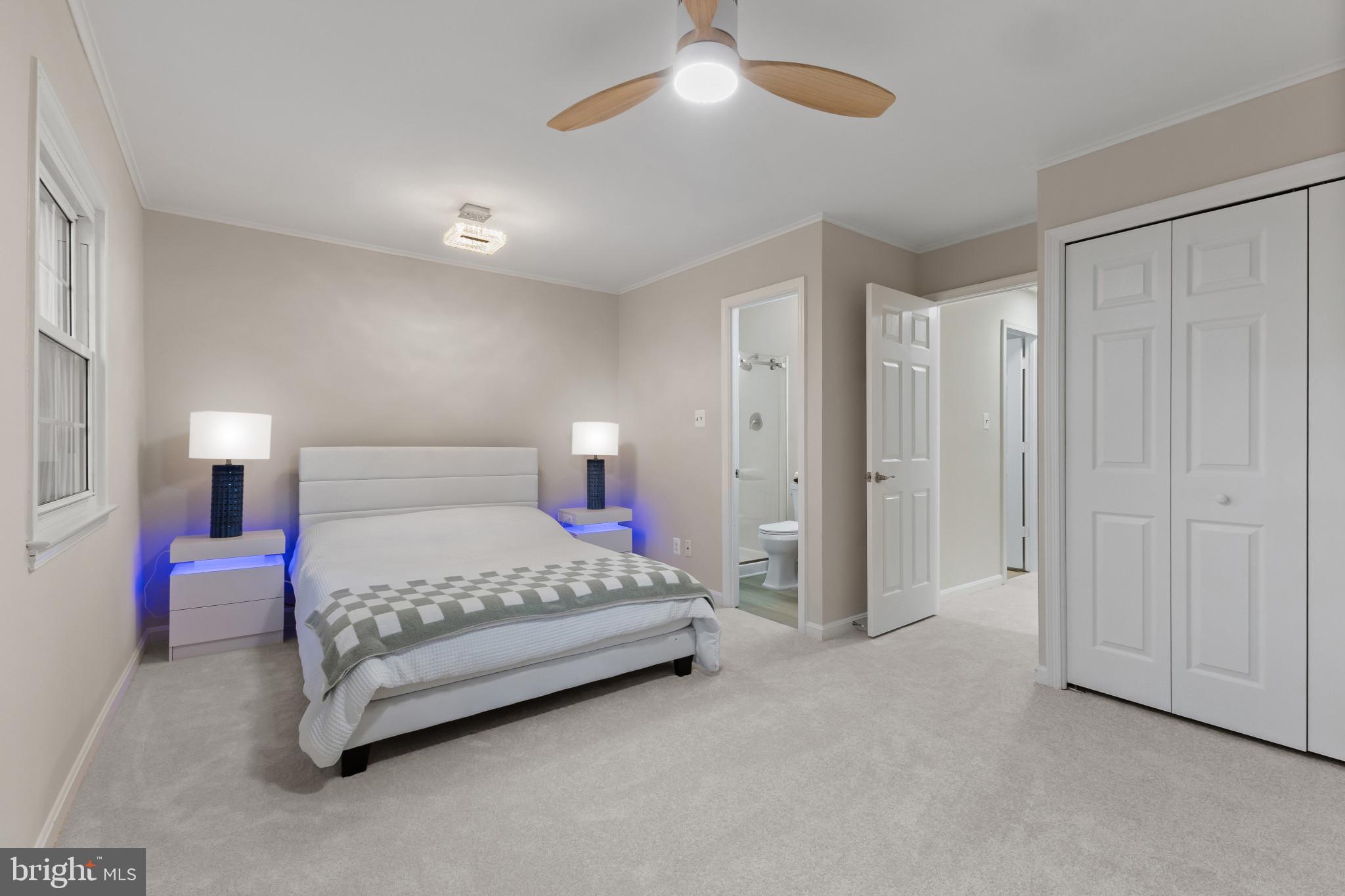 LONDON TOWNE - Residential