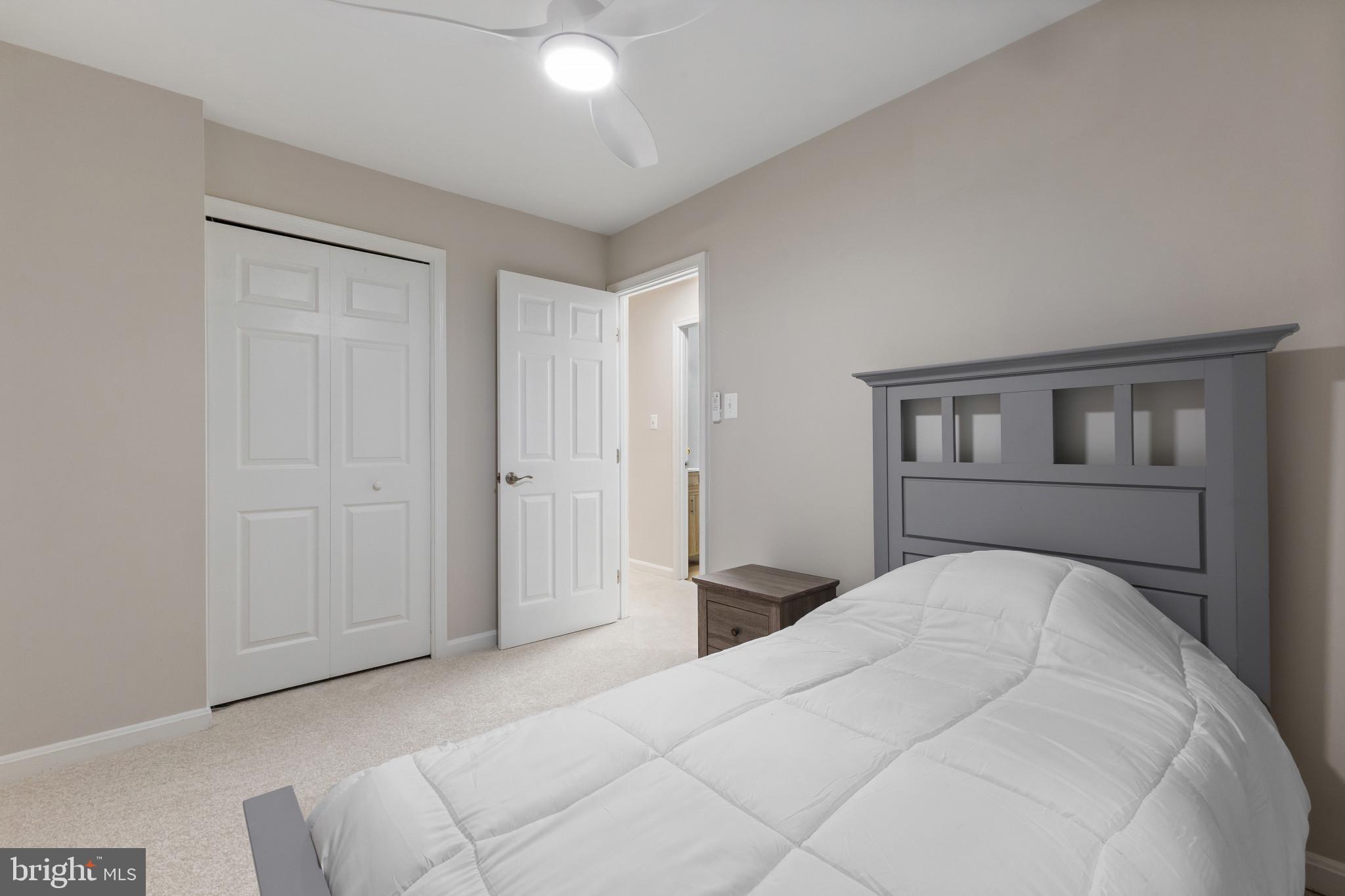 LONDON TOWNE - Residential