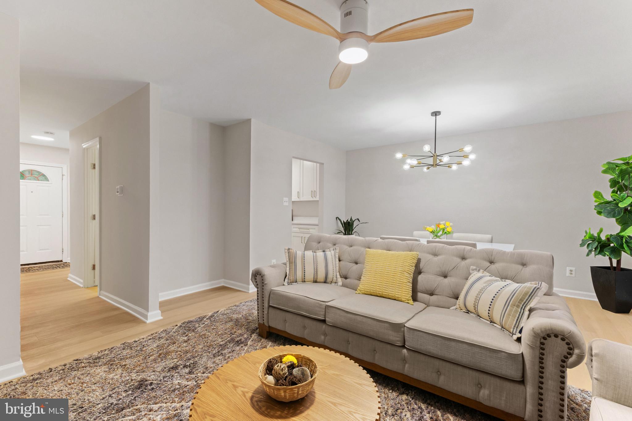 LONDON TOWNE - Residential