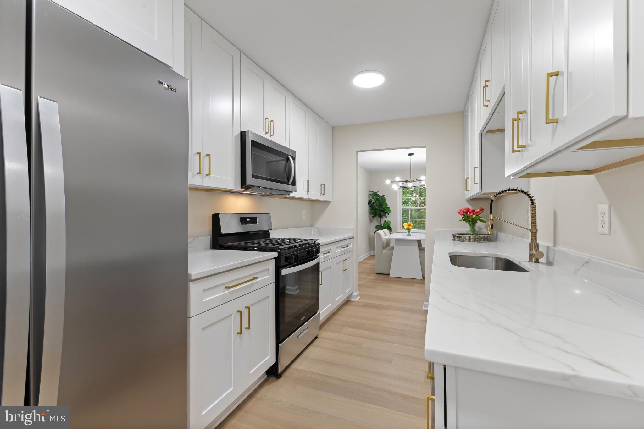 LONDON TOWNE - Residential