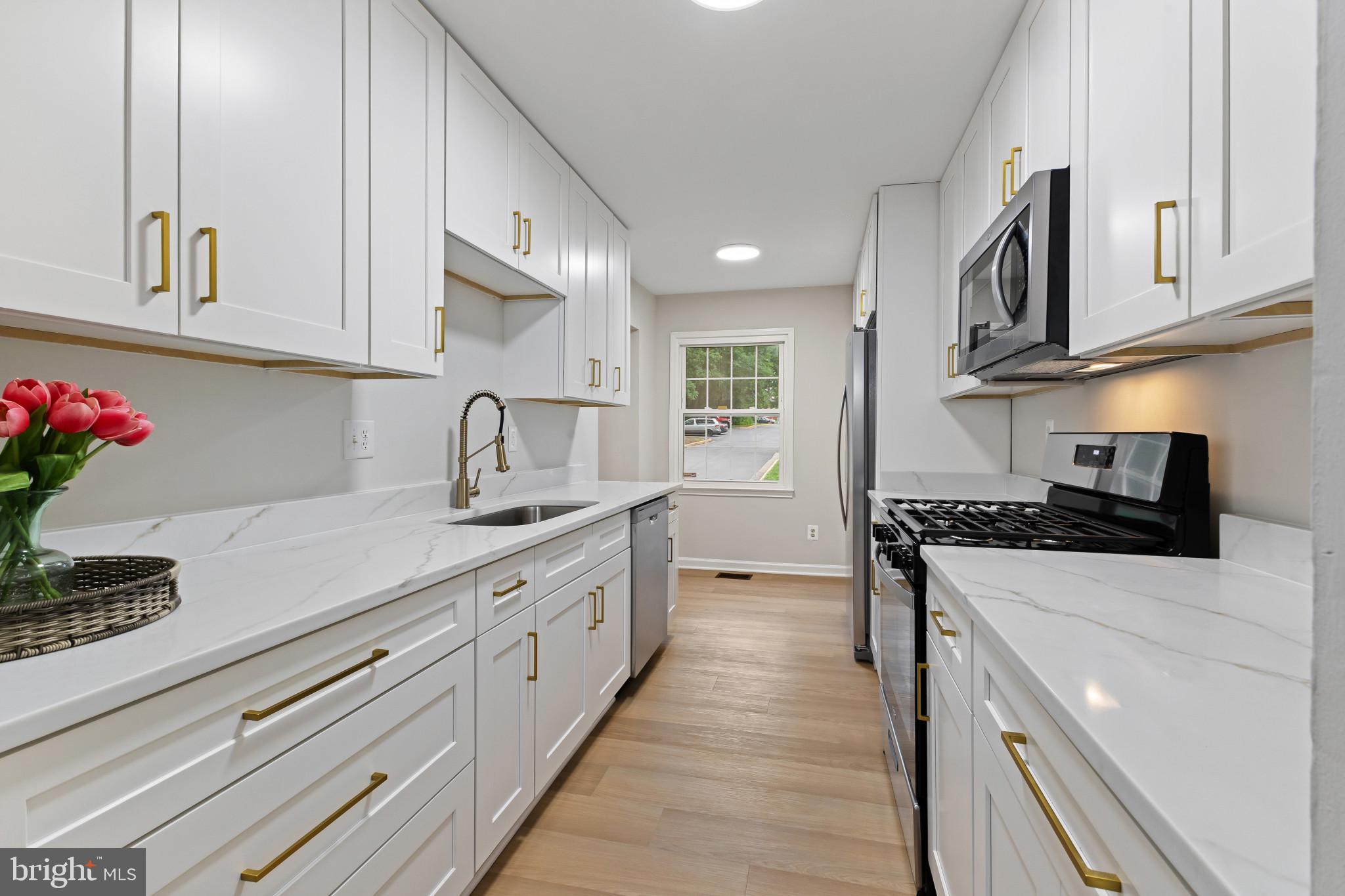 LONDON TOWNE - Residential